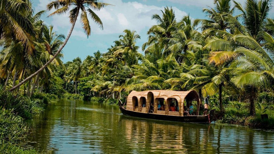 Kerala Backwaters & Hills